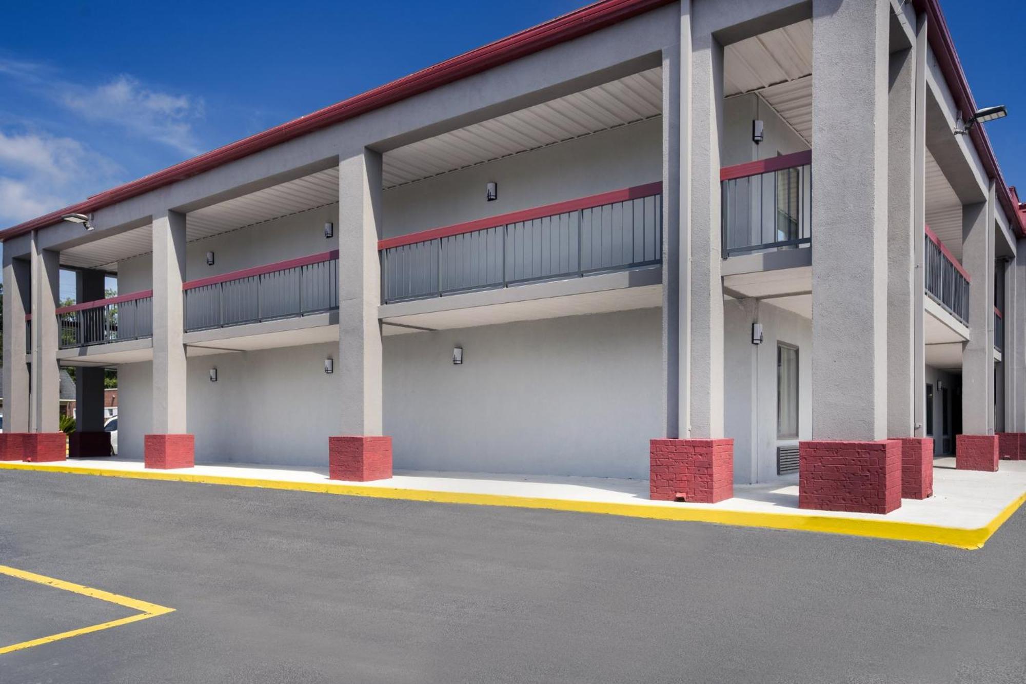 Hotel Red Roof Inn & Suites Statesboro - University