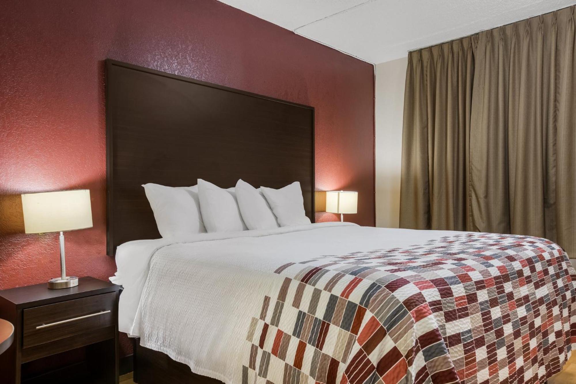 Red Roof Inn & Suites Statesboro - University 3*