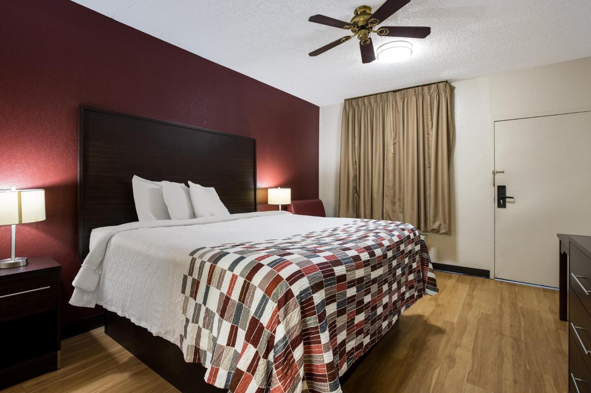 Red Roof Inn & Suites Statesboro - University Hotel