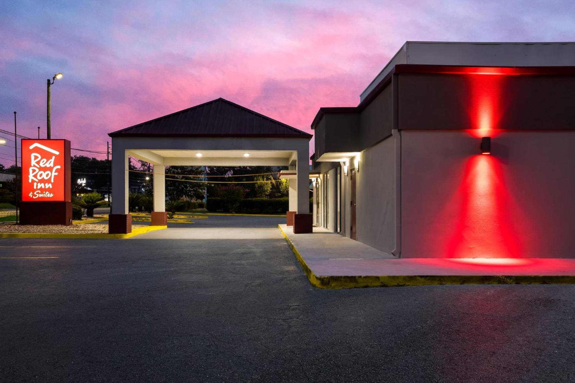 Red Roof Inn & Suites Statesboro - University 3*