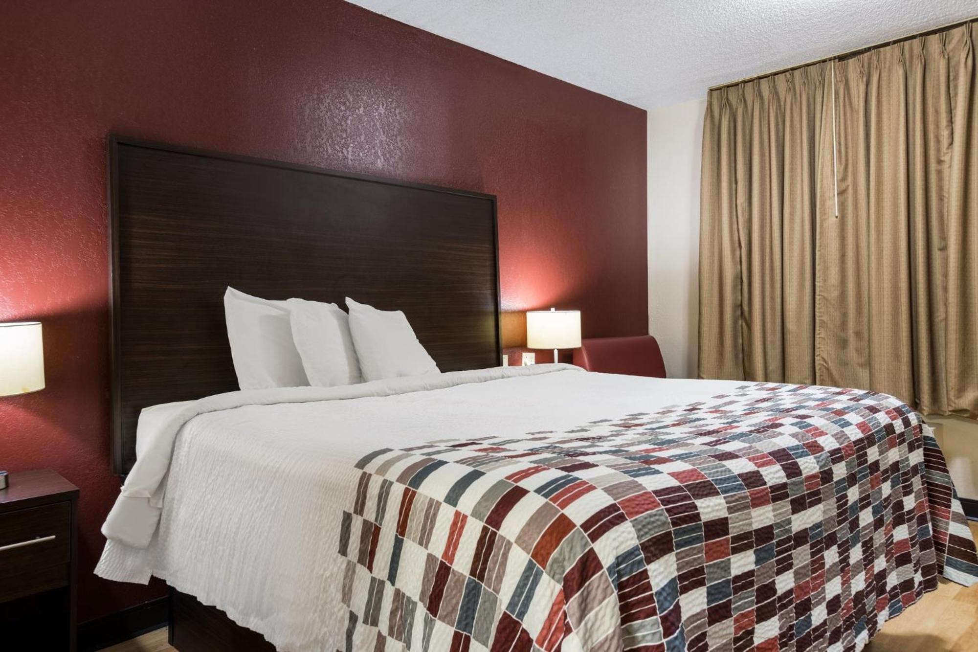 Red Roof Inn & Suites Statesboro - University 3*