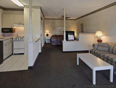 Red Roof Inn & Suites Statesboro - University