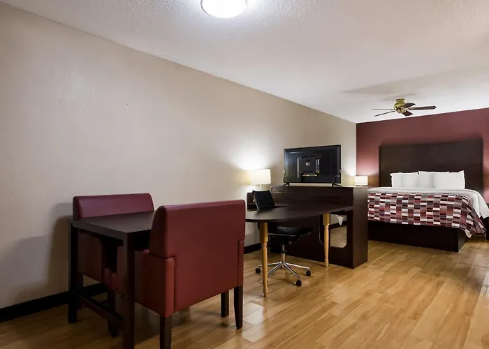 Red Roof Inn & Suites Statesboro - University