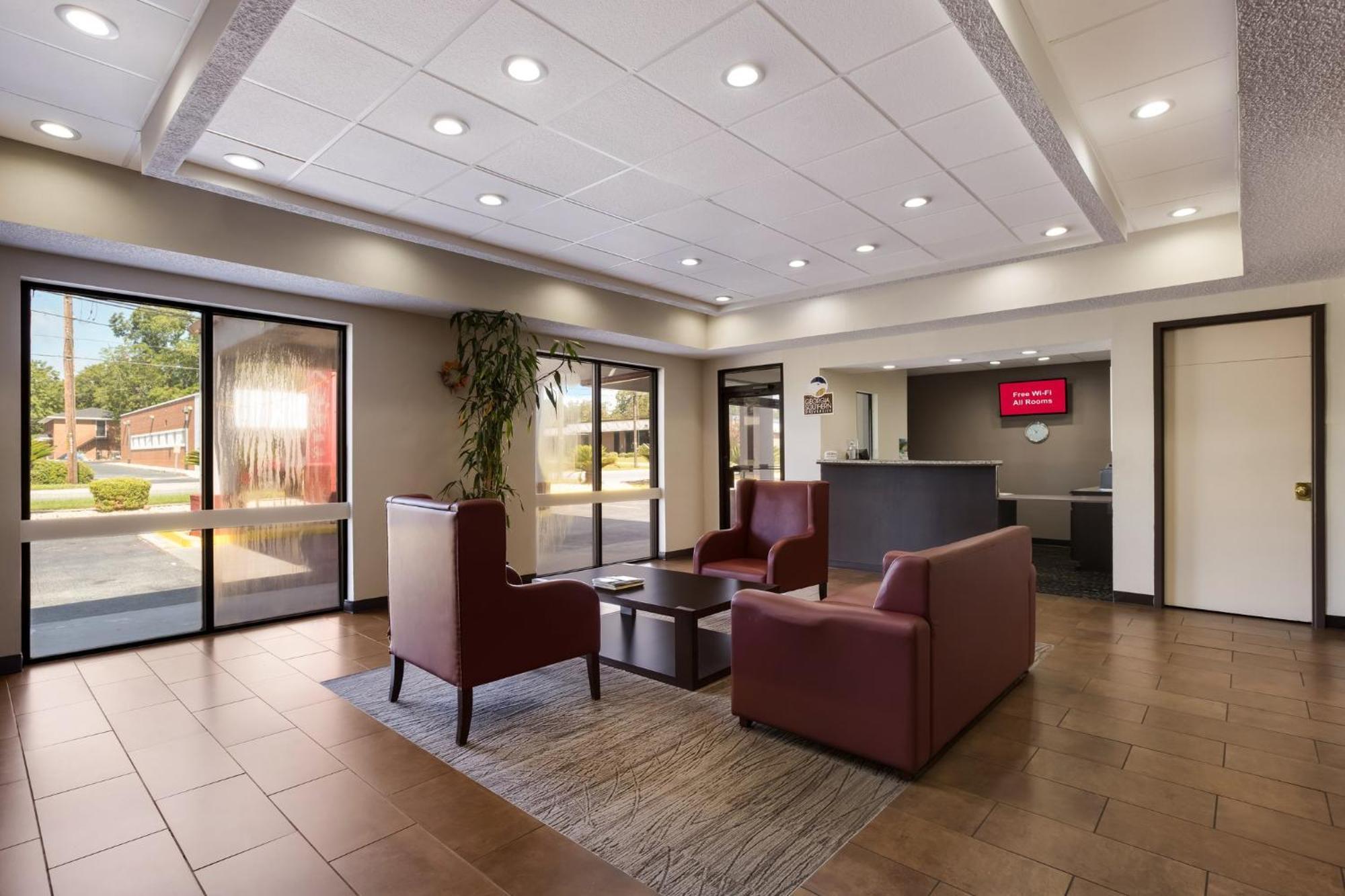 Red Roof Inn & Suites Statesboro - University Hotel