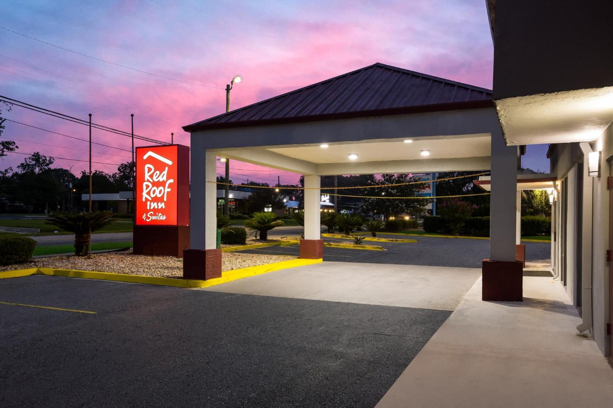 Hotel Red Roof Inn & Suites Statesboro - University 3*