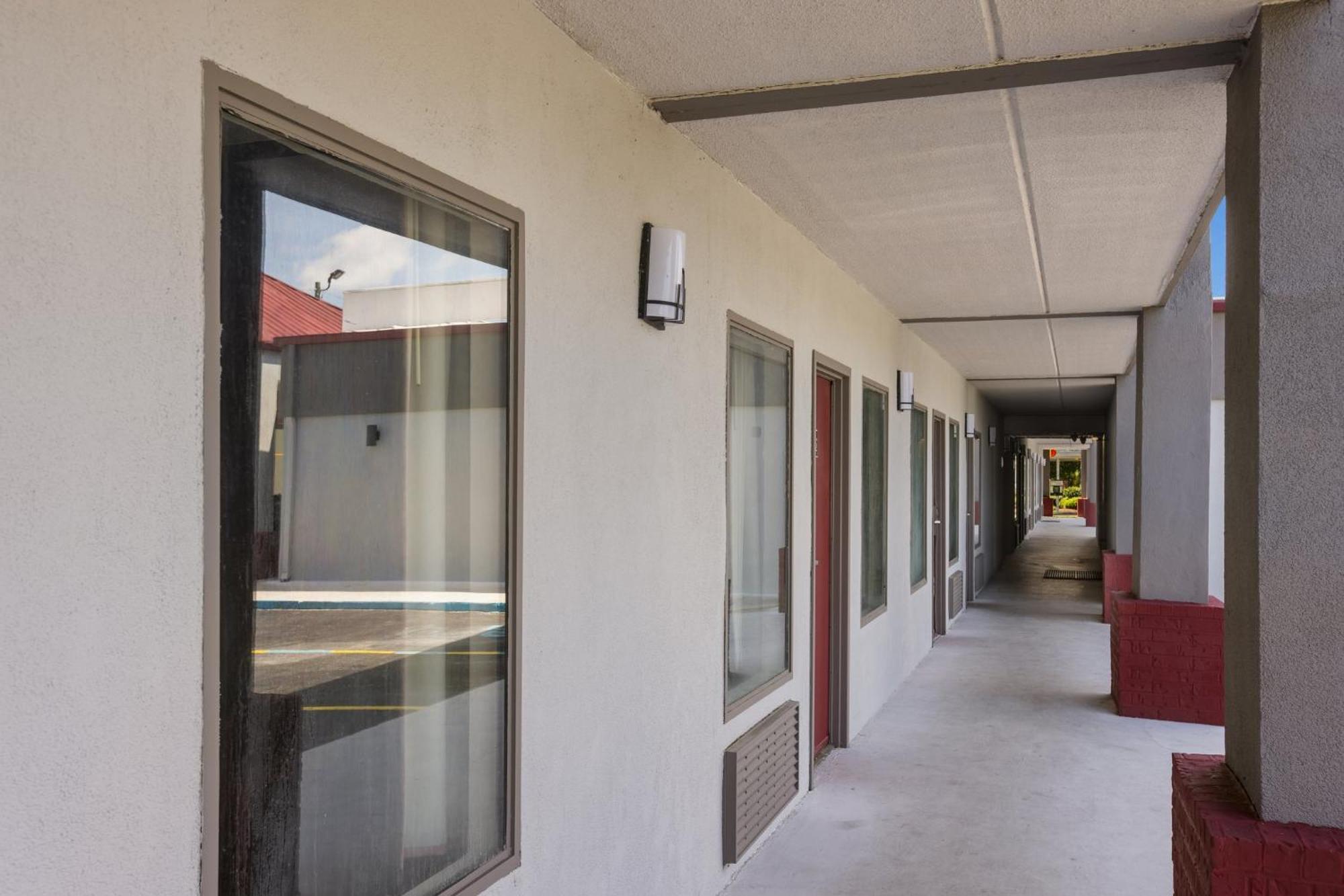 Red Roof Inn & Suites Statesboro - University 3* Statesboro