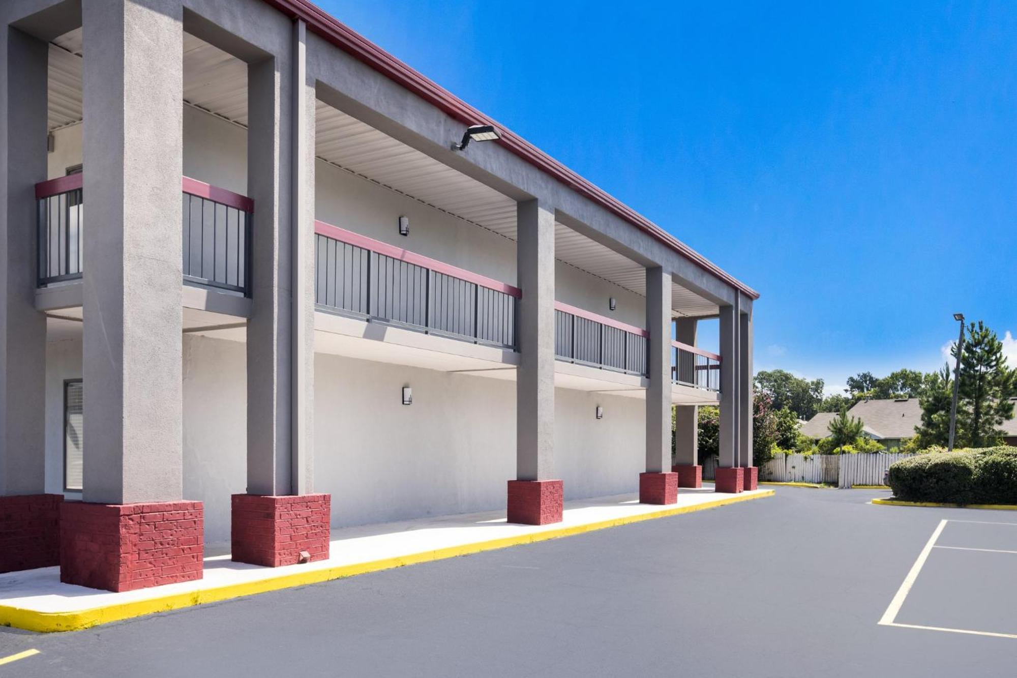Red Roof Inn & Suites Statesboro - University Hotel Statesboro