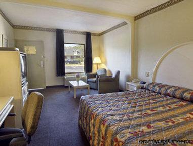 Red Roof Inn & Suites Statesboro - University Hotel 3*